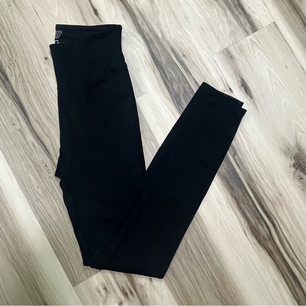 SPANX Assets Black Leggings - Size Medium